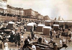 The-beach-at-Carlisle-Parade.-1902.